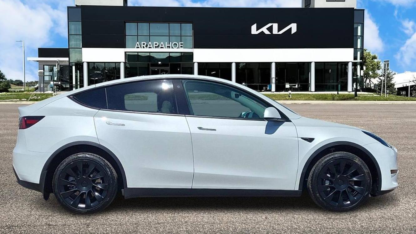 TESLA MODEL Y 2023 7SAYGDEE4PF690568 image